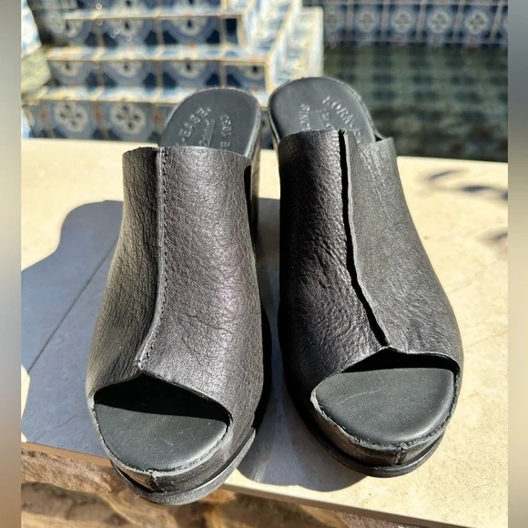 Kork-Ease Soft Black Leather Open-Toe Platform Slides Mules Size 7M, Worn Once! - Picture 2 of 6